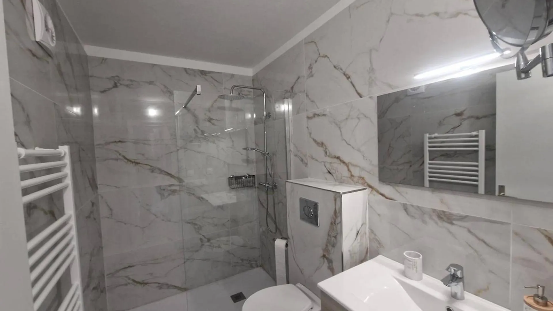 Charmant Appartement A Cavalaire-Sur-Mer Avec Terrasse - Fr-1-100-354 0*,  Γαλλία