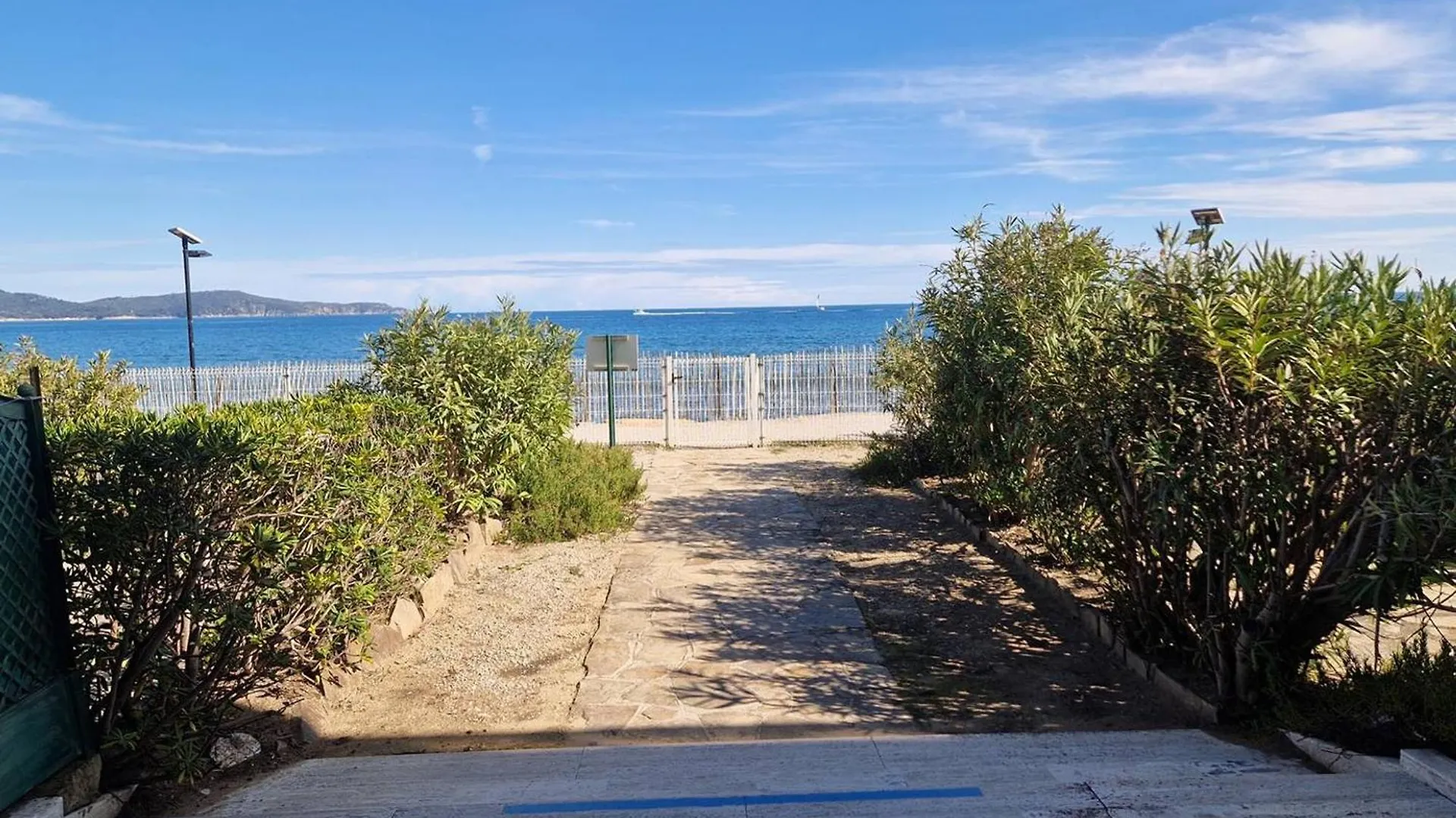 Charmant Appartement A Cavalaire-Sur-Mer Avec Terrasse - Fr-1-100-354