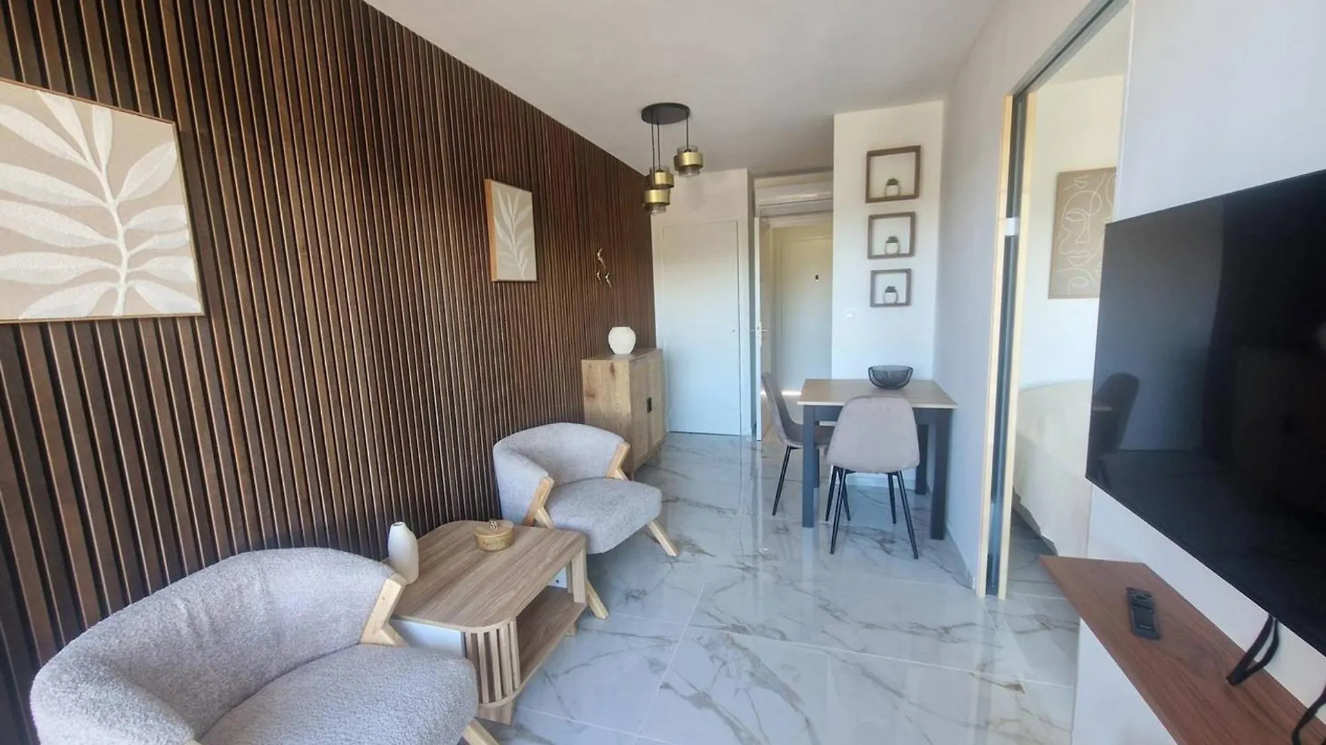 Charmant Appartement A Cavalaire-Sur-Mer Avec Terrasse - Fr-1-100-354 0*,